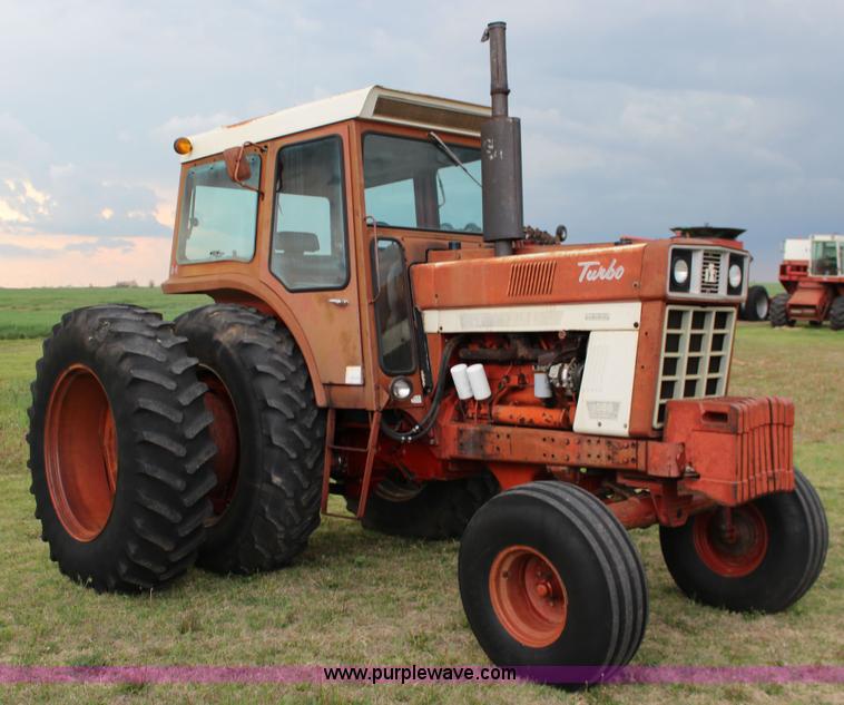image for item F7695 1974 International 1066 tractor