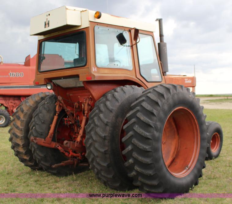 image for item F7695 1974 International 1066 tractor