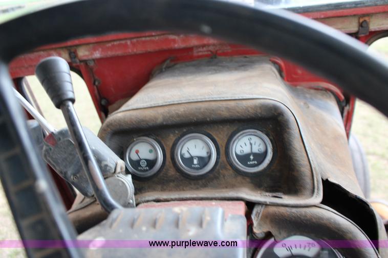image for item F7695 1974 International 1066 tractor