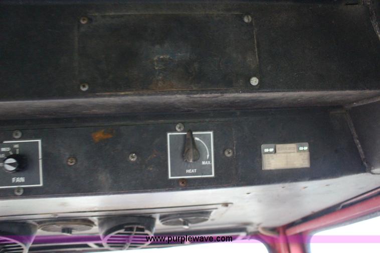 image for item F7695 1974 International 1066 tractor