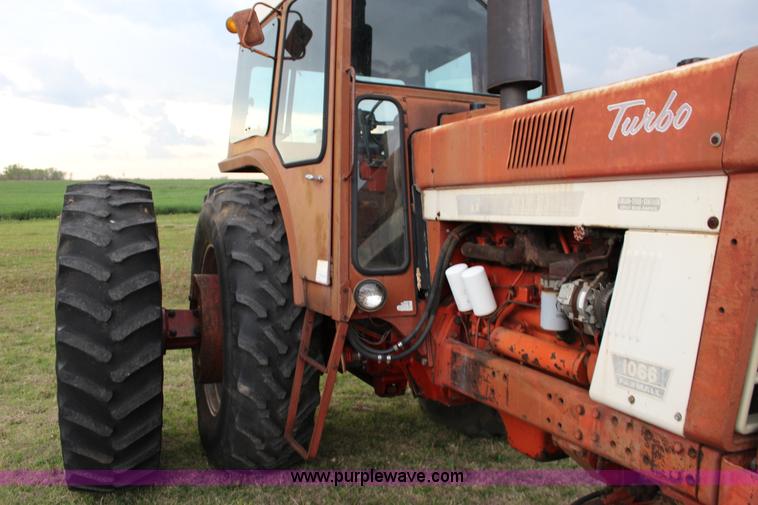image for item F7695 1974 International 1066 tractor