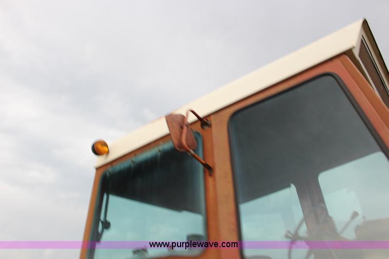 image for item F7695 1974 International 1066 tractor