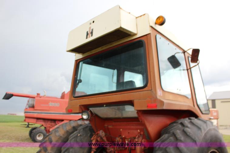 image for item F7695 1974 International 1066 tractor