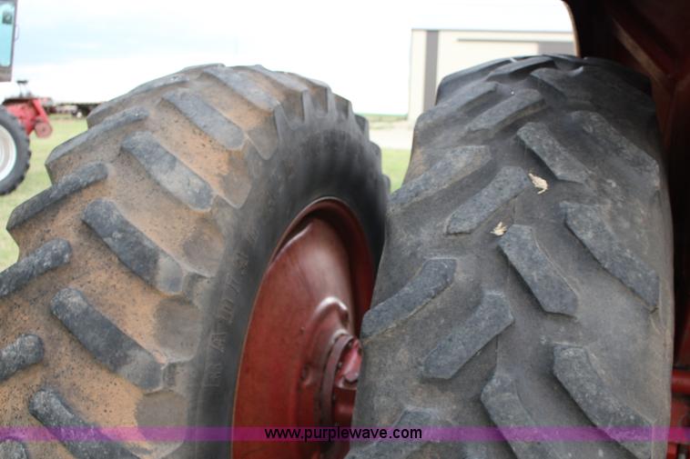 image for item F7695 1974 International 1066 tractor