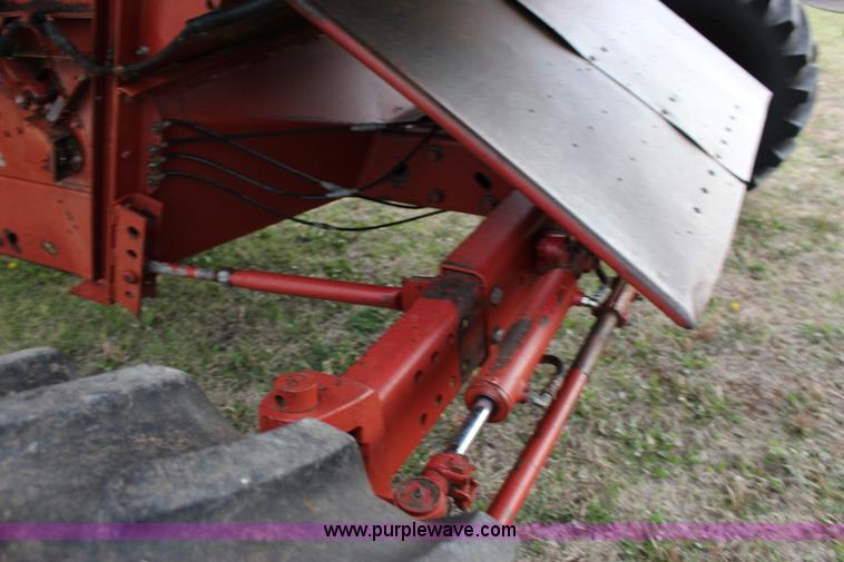 image for item F7696 1986 Case IH 1680 Axial-Flow combine