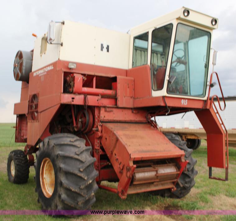 image for item F7697 International 915 Turbo combine