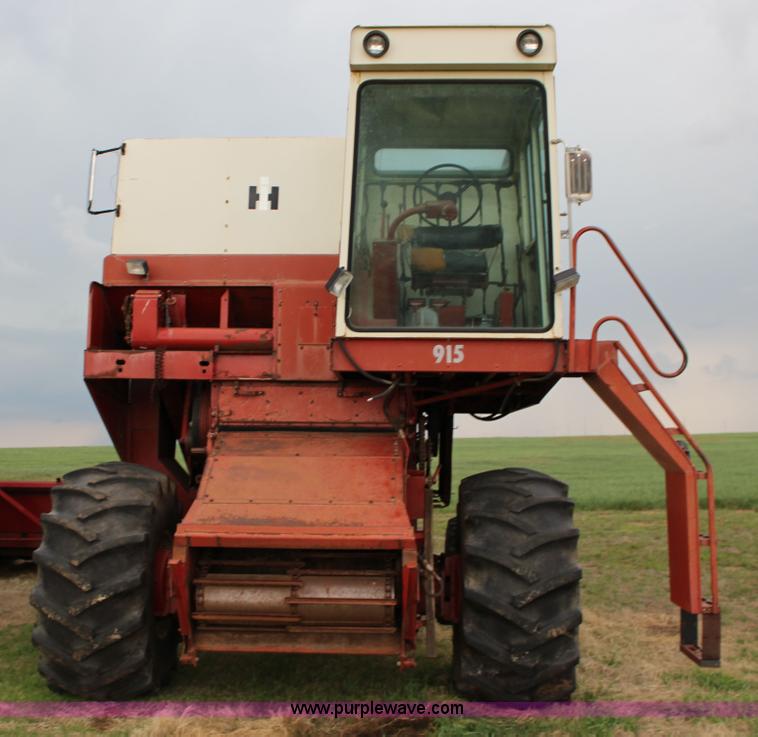 image for item F7697 International 915 Turbo combine