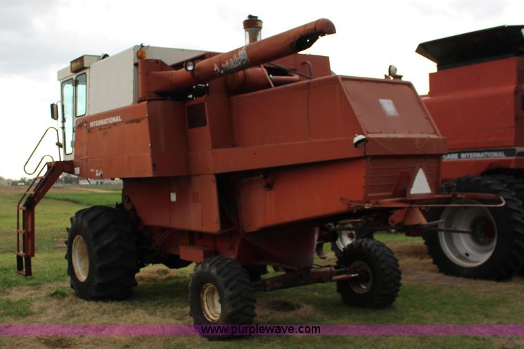 image for item F7697 International 915 Turbo combine