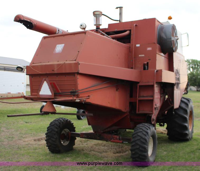 image for item F7697 International 915 Turbo combine