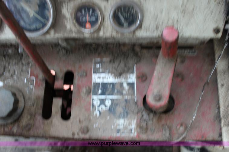 image for item F7697 International 915 Turbo combine