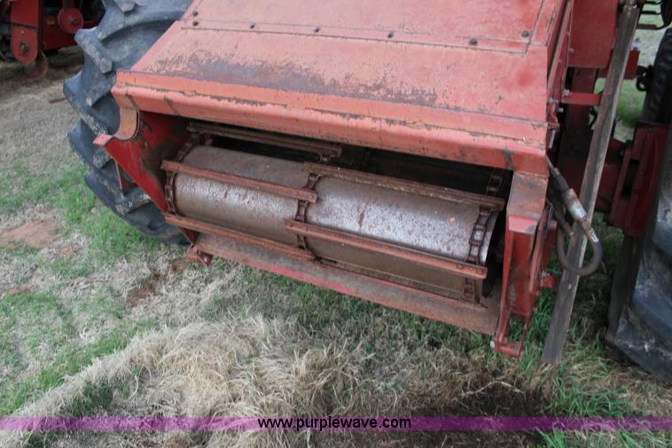 image for item F7697 International 915 Turbo combine