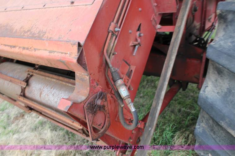 image for item F7697 International 915 Turbo combine