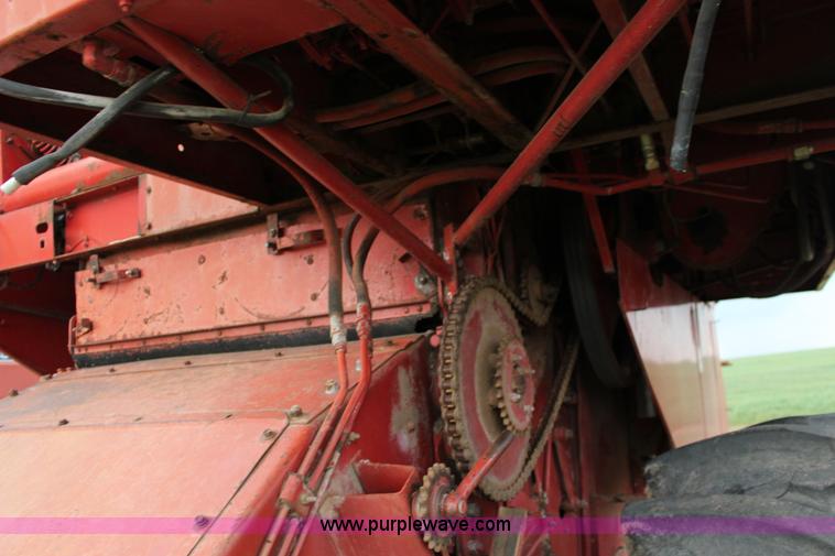 image for item F7697 International 915 Turbo combine