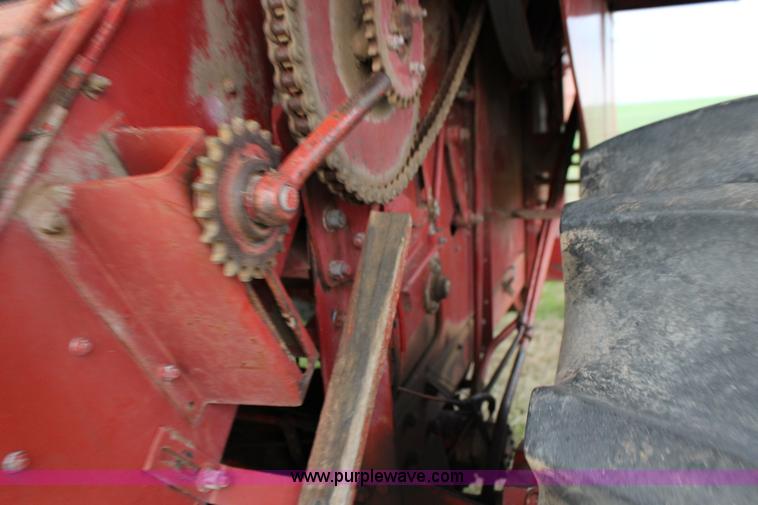 image for item F7697 International 915 Turbo combine