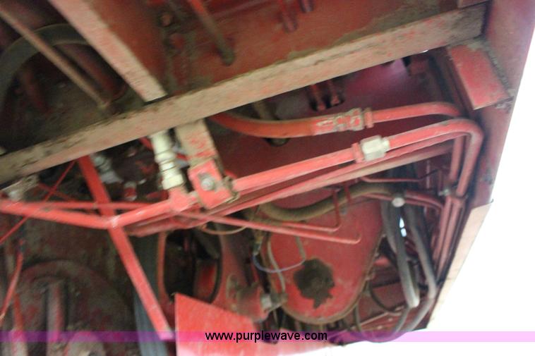 image for item F7697 International 915 Turbo combine