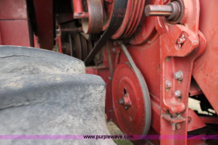 image for item F7697 International 915 Turbo combine