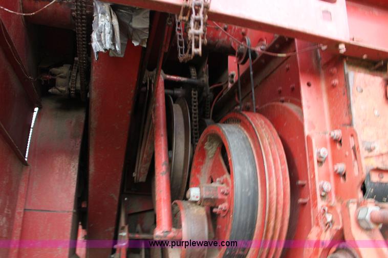 image for item F7697 International 915 Turbo combine