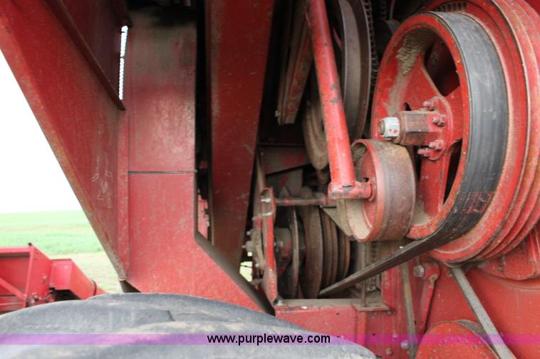 image for item F7697 International 915 Turbo combine
