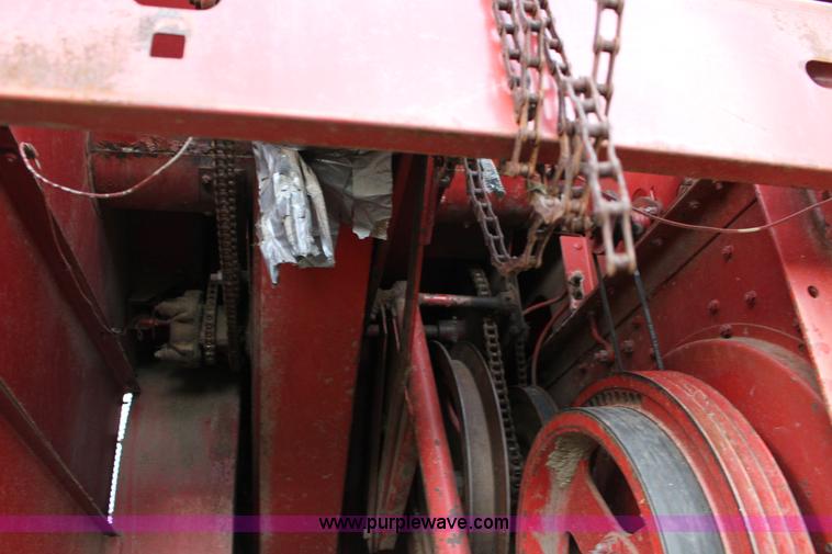 image for item F7697 International 915 Turbo combine