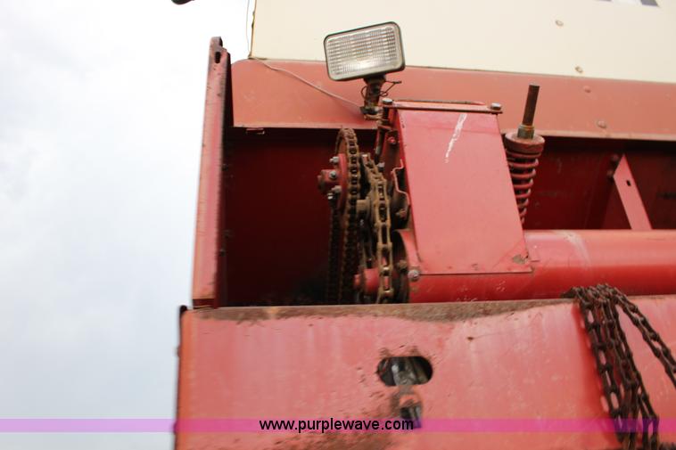 image for item F7697 International 915 Turbo combine