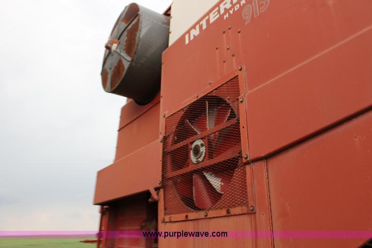 image for item F7697 International 915 Turbo combine