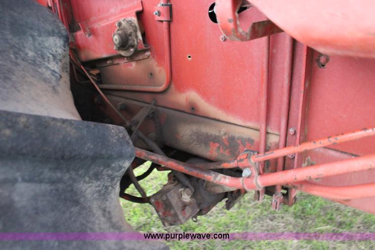 image for item F7697 International 915 Turbo combine