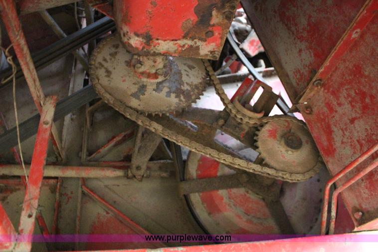 image for item F7697 International 915 Turbo combine