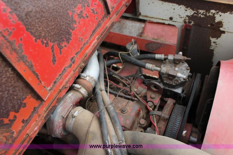 image for item F7697 International 915 Turbo combine