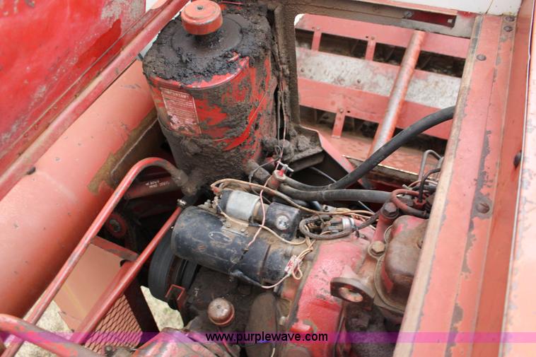 image for item F7697 International 915 Turbo combine