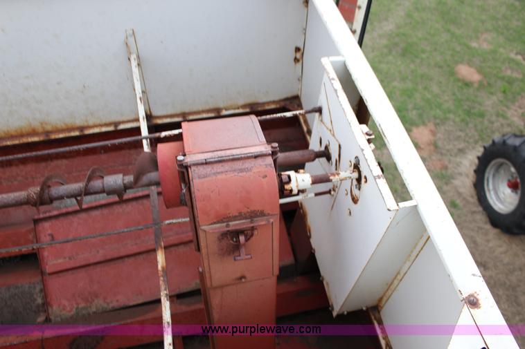 image for item F7697 International 915 Turbo combine