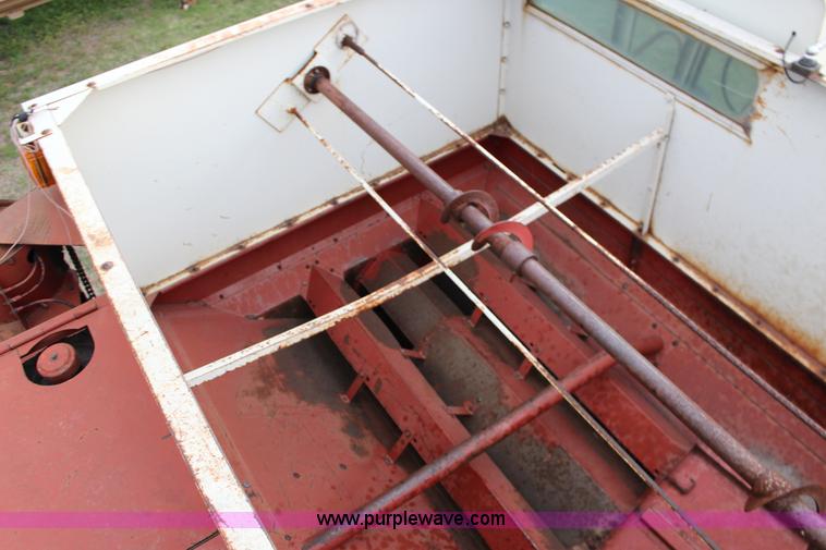 image for item F7697 International 915 Turbo combine