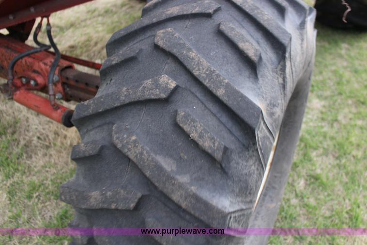 image for item F7697 International 915 Turbo combine