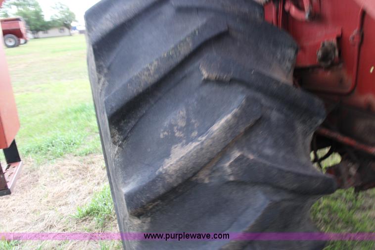 image for item F7697 International 915 Turbo combine