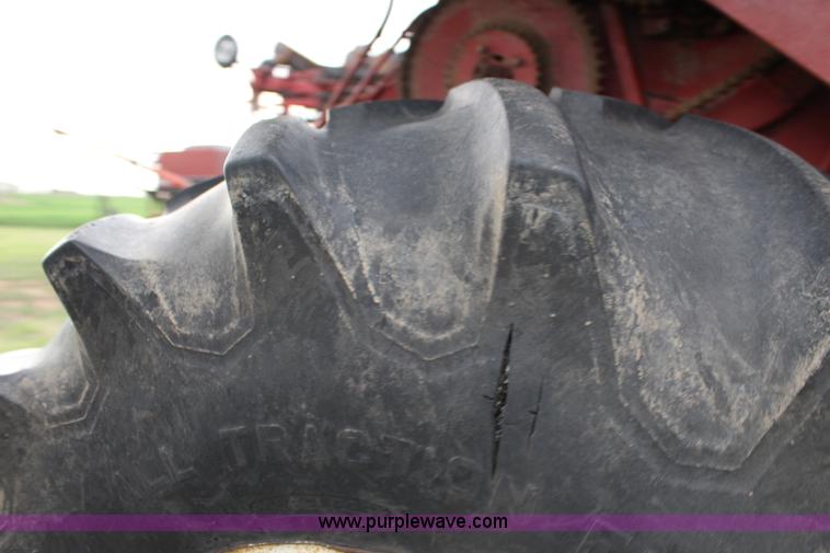 image for item F7697 International 915 Turbo combine