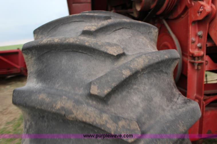 image for item F7697 International 915 Turbo combine