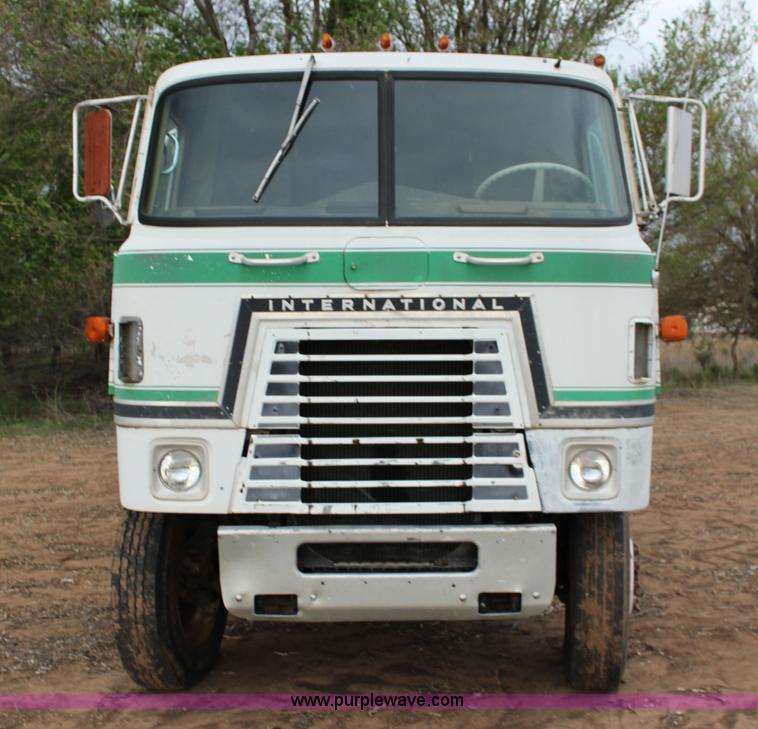 image for item F7698 1977 International Transtar II grain truck