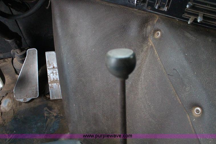 image for item F7698 1977 International Transtar II grain truck