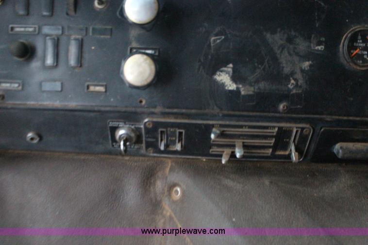 image for item F7698 1977 International Transtar II grain truck