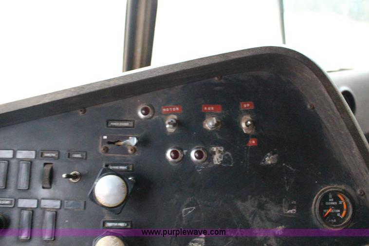 image for item F7698 1977 International Transtar II grain truck