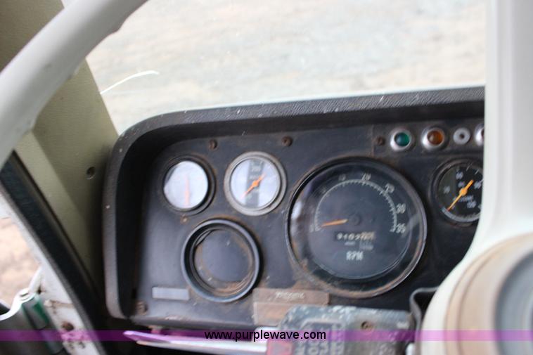 image for item F7698 1977 International Transtar II grain truck