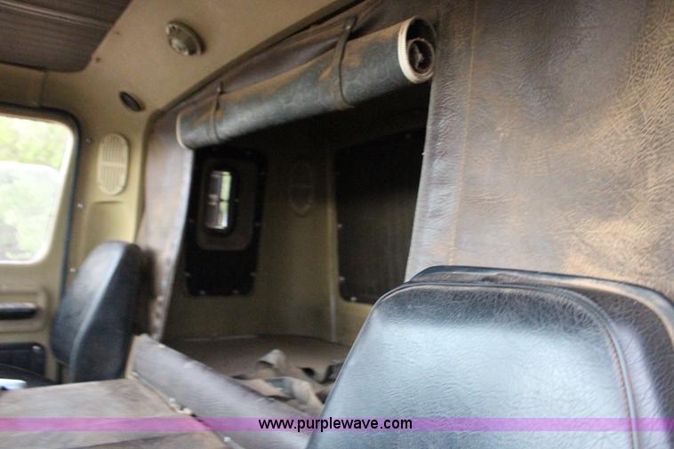 image for item F7698 1977 International Transtar II grain truck