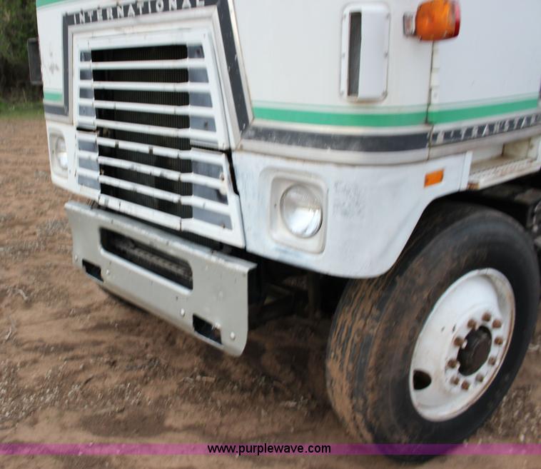 image for item F7698 1977 International Transtar II grain truck