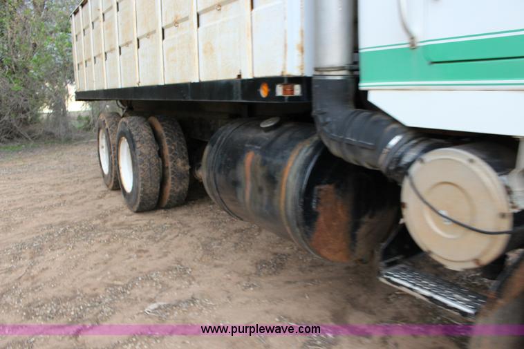 image for item F7698 1977 International Transtar II grain truck