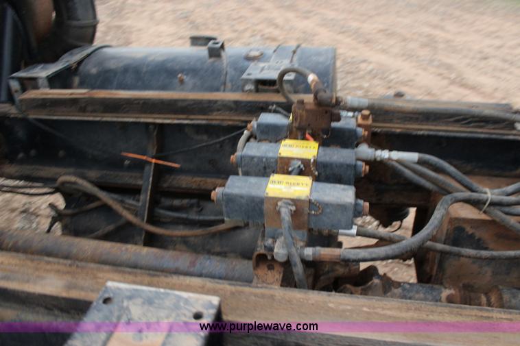 image for item F7698 1977 International Transtar II grain truck