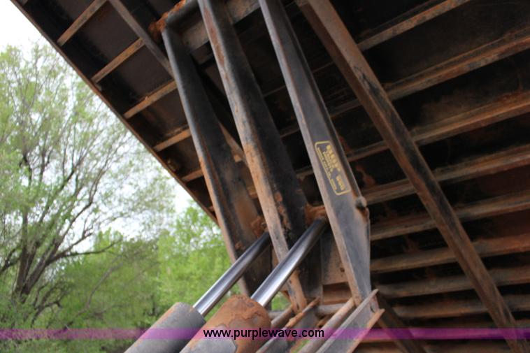 image for item F7698 1977 International Transtar II grain truck