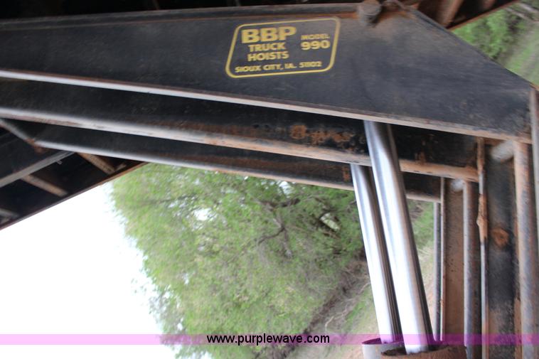 image for item F7698 1977 International Transtar II grain truck