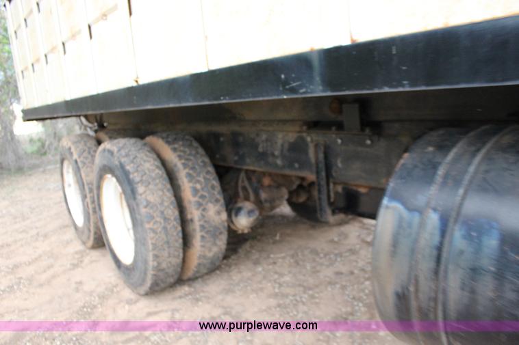 image for item F7698 1977 International Transtar II grain truck