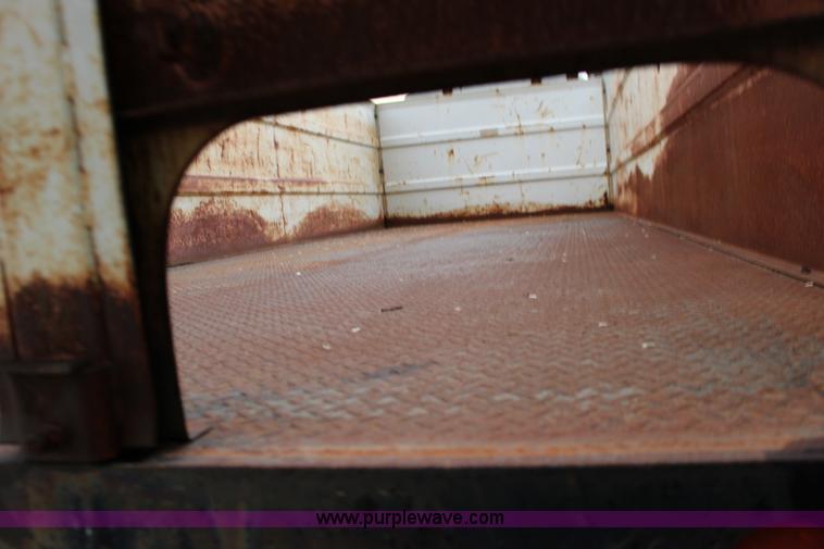 image for item F7698 1977 International Transtar II grain truck