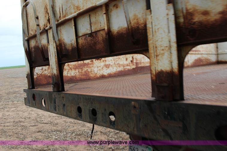 image for item F7698 1977 International Transtar II grain truck