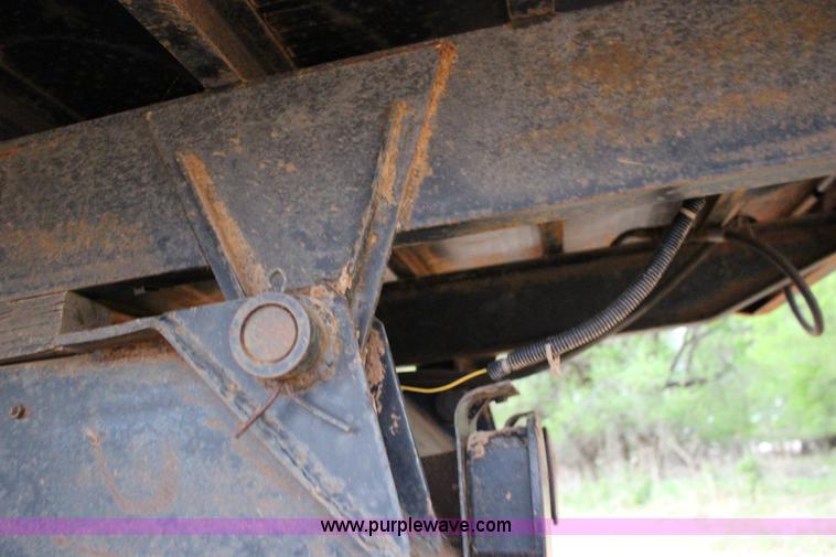 image for item F7698 1977 International Transtar II grain truck